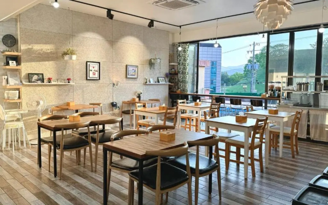 Gyeongju BongwhangMansion