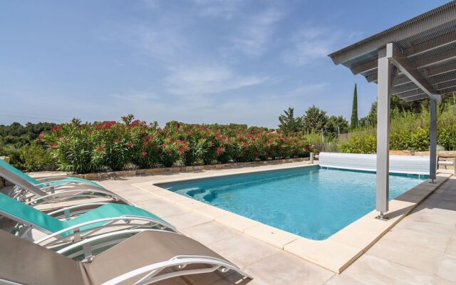 Luxurious Villa Near River in Cesseras