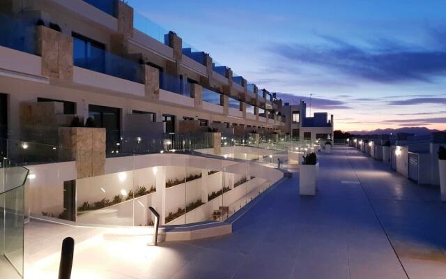 Luxury Apartment on the Beach with Pool 6