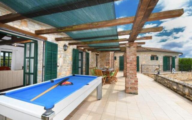 Villas Barat by Istarski Dvori