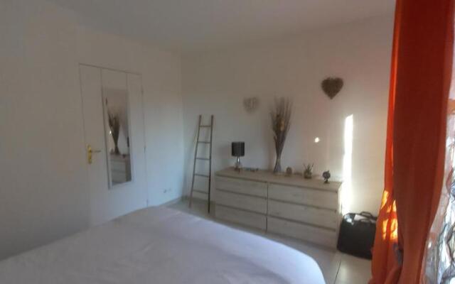 Var Roquebrune sur argens tres joli appartement