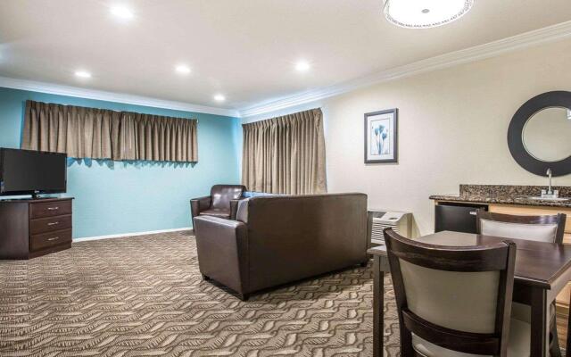 Rodeway Inn & Suites LAX