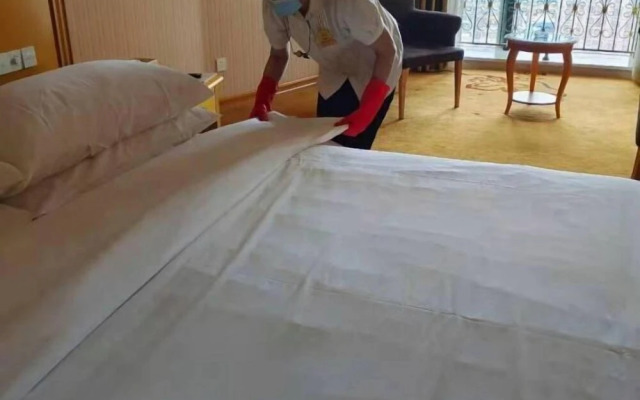 Vienna Hotel (Lingshan Liufengshan Pedestrian Street)