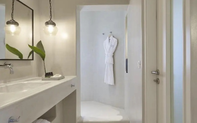 White and Co. La Torre Suites
