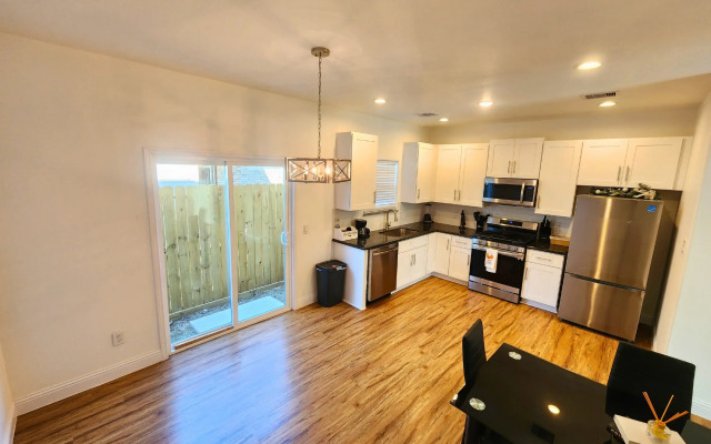 Modern 3 Bedroom Retreat in Pearland