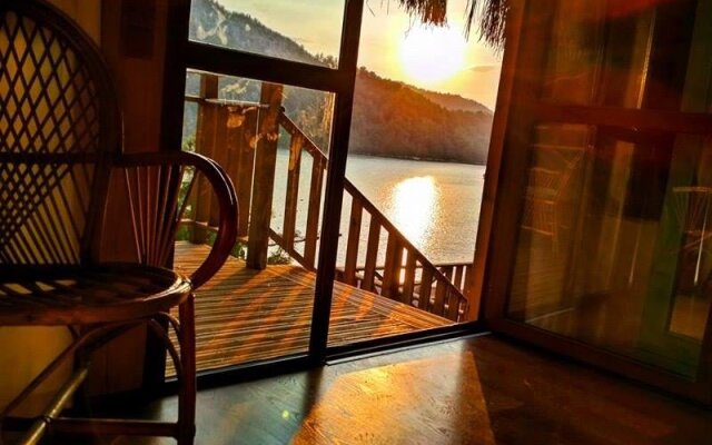 Azra's Bungalow Houses