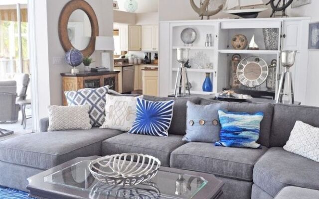 Colonial Home #12972