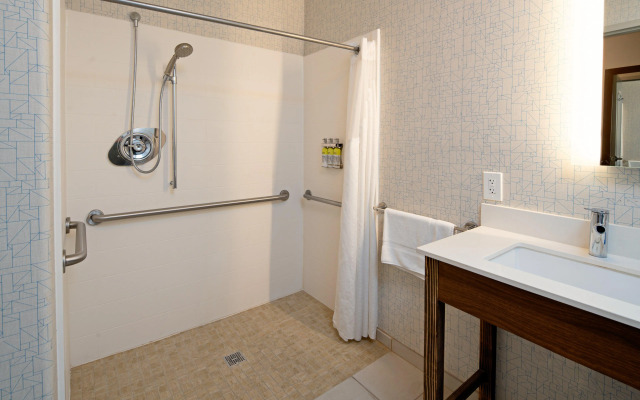 Holiday Inn Express Hotel & Suites Fresno South by IHG