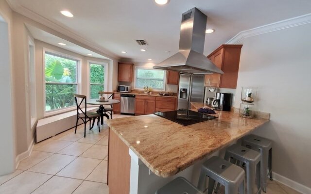 Paradise Awaits - Wkly 3 Bedroom Home