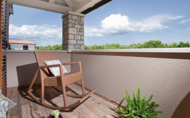 Charming Villa in Sveti Lovrec With Swimming Pool