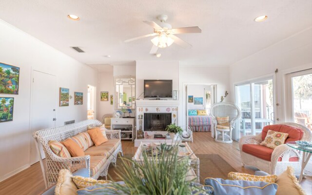 Casa Rosa West by RedAwning