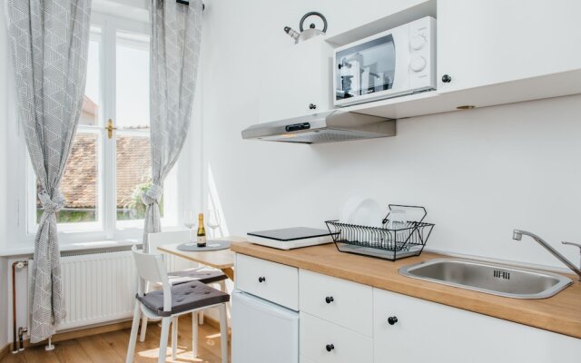 Old Town Tale Apartments