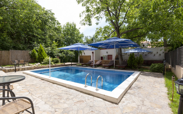 Villa Mystique