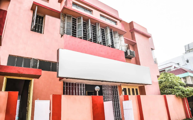 OYO 14606 Holiday Inn