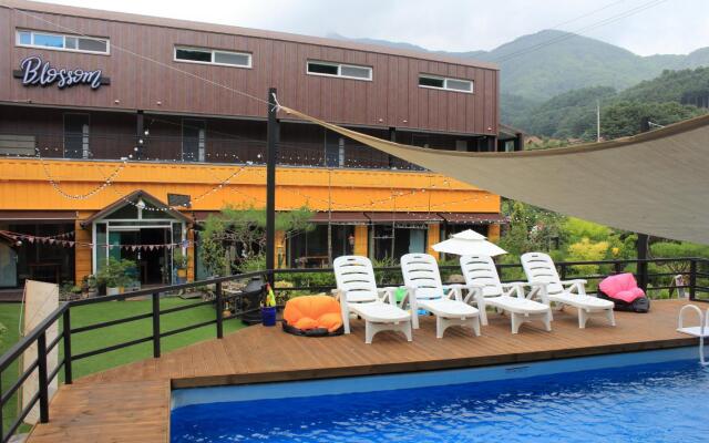 Blossom Pension