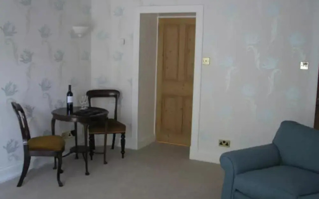 Beautiful New Town Studio, With Patio