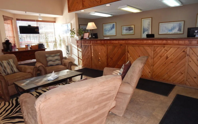 Crestview Condominium's