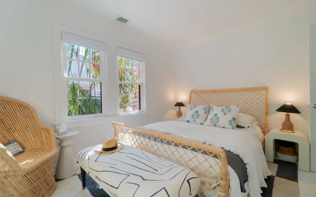 The Palms Cottage Private Pool, Downtown, Beach, The Square