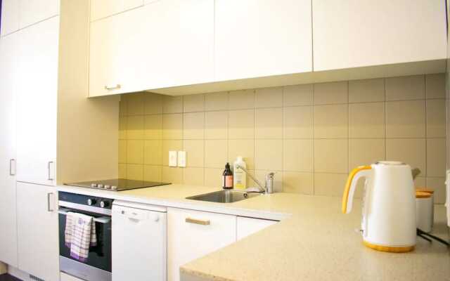Light-filled 2 Bedroom Abode in Heart of the City