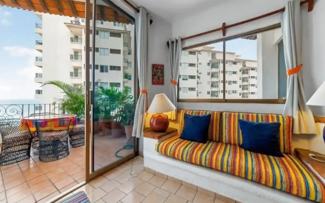 Ocean View 2Br Condo-balcony-beach-pool - 902