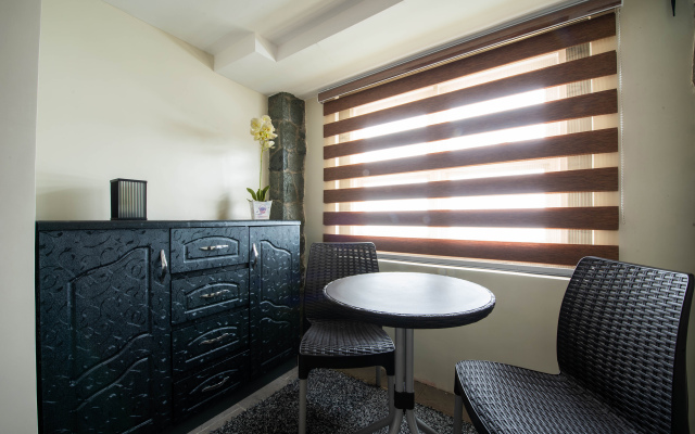 OYO 492 Sunset View Ridge Residences