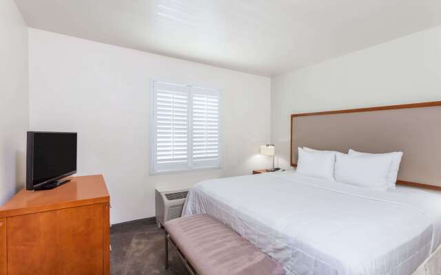 Hawthorn Suites by Wyndham Victorville