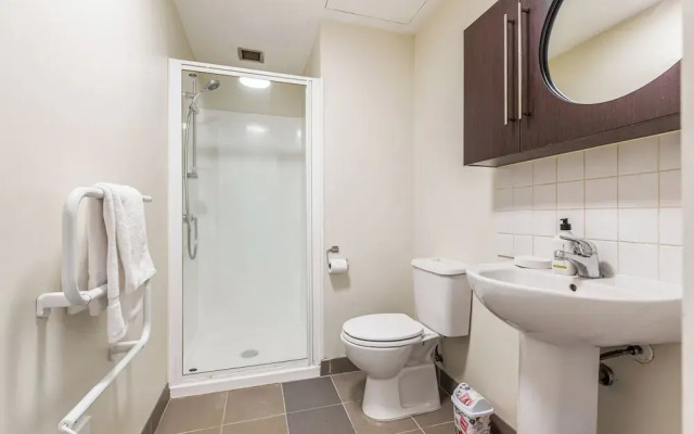 Cosy Central 1Br With Balcony!