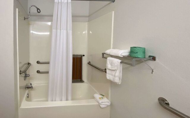 Motel 6 McAlester, OK - South