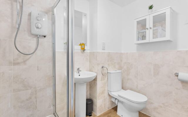 Chandlers Walk Modern Comfy Family Home in Exeter