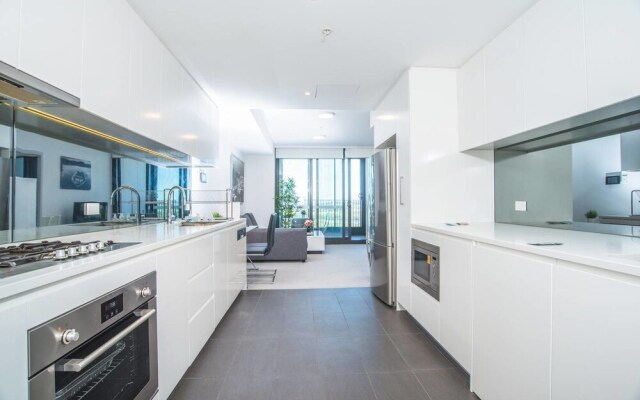 Minimalism Modern Apartment With Water View