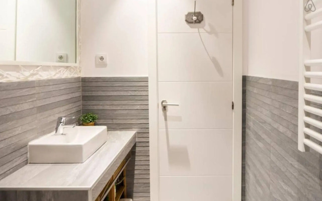 Explore a Walkable Neighborhood around a Comfy Apartment