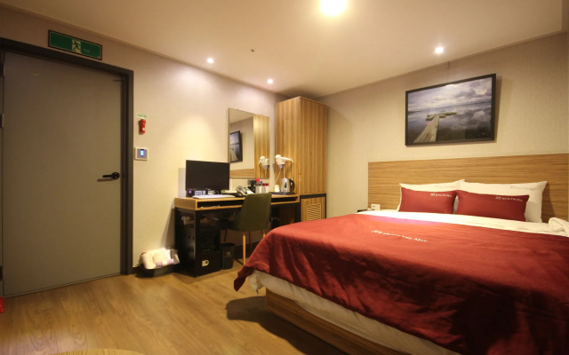 Hotel The May