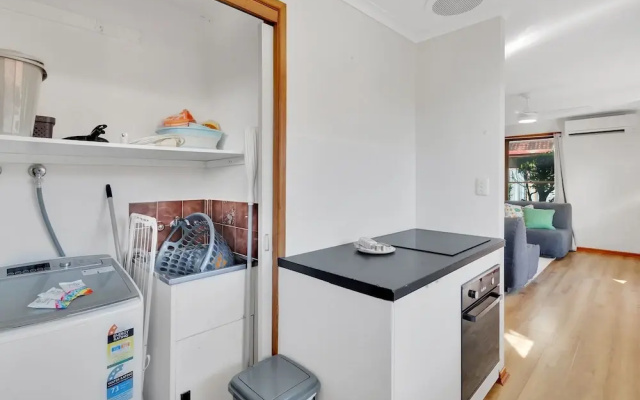 Tranquil 2-bed Townhouse Close to Beach