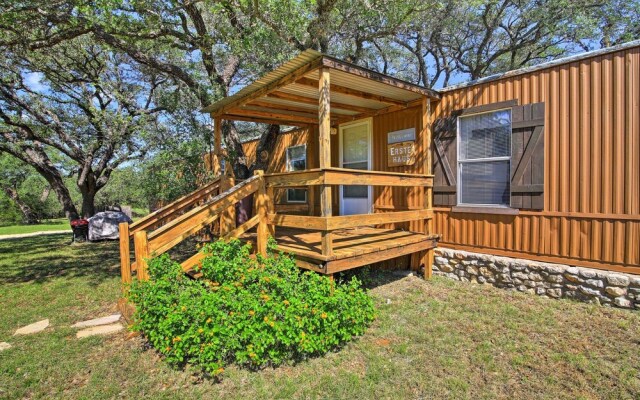 Quiet Utopia Cabin w/ Deck & Mountain Views!