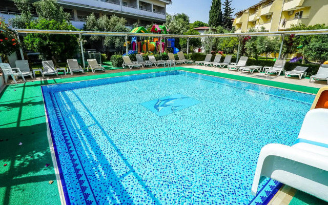 Catty Cats Garden Hotel