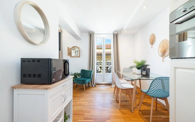 Massena Street - 1 Bdr Duplex with AC & Parking