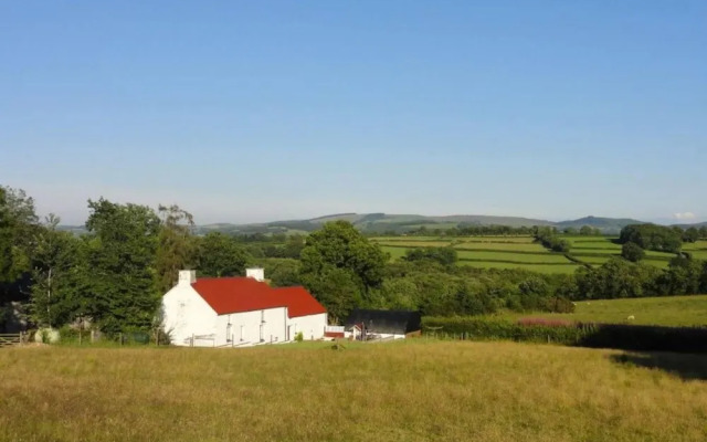 Traditional Cosy Cottage With Rural Views nr Coast