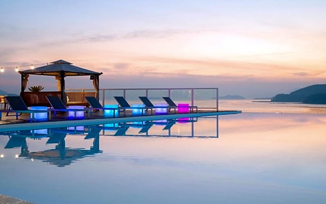 Laterrace Cove Suite