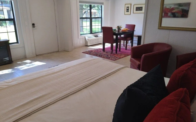 Island Paradise A Waterfront Oasis With Pool