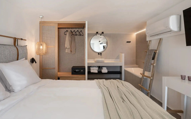 Calla Luxury Seafront Suites
