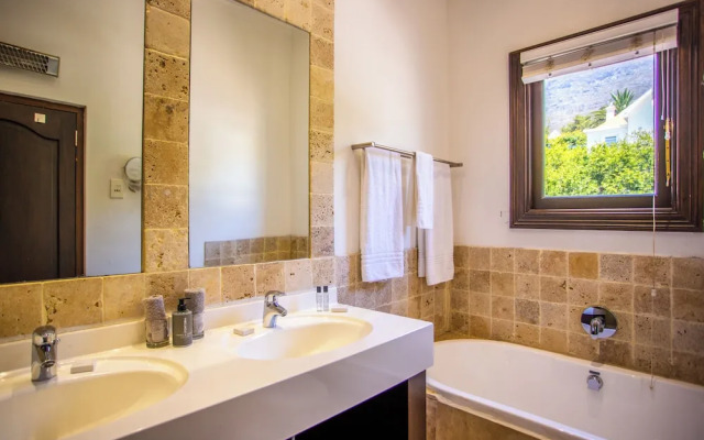 Cape Riviera Guesthouse