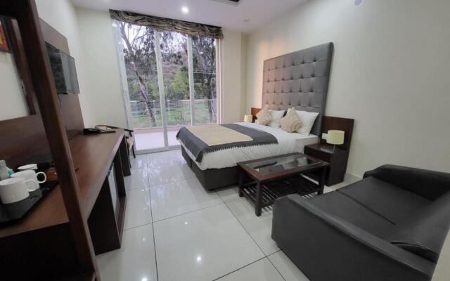 Manuni Inn - Riverside Hotel