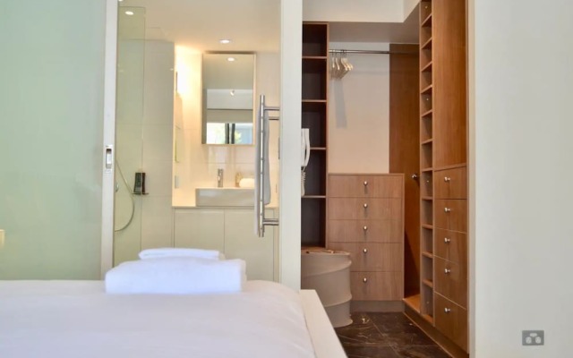 Luxurious 3 Bedroom Apartment With Parking Near CBD