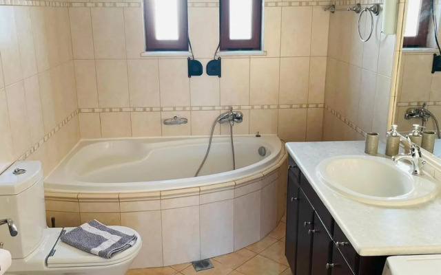 The high level Villa with amazing views 5'from falassarna!