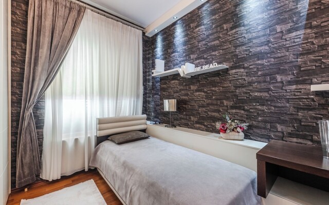 Vollga Luxury Seafront Suite