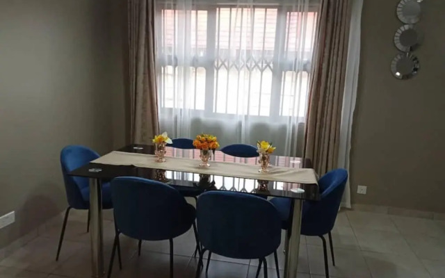 Luxurious 3 bed House Modern Open Plan- Borehole - 2046