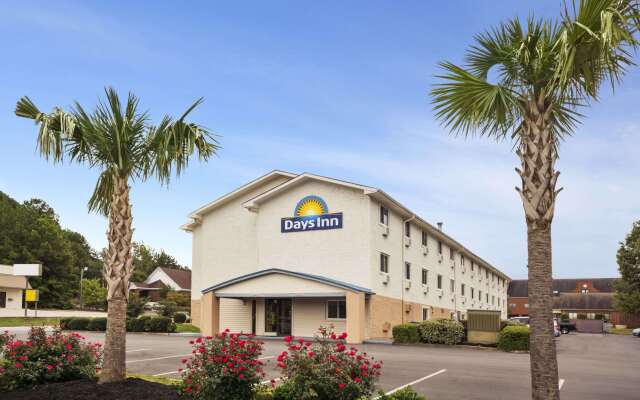 Days Inn by Wyndham Greenwood SC