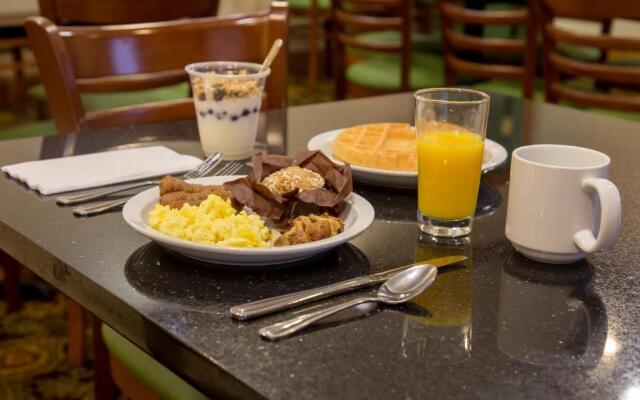 Country Inn & Suites by Radisson, Macedonia, OH