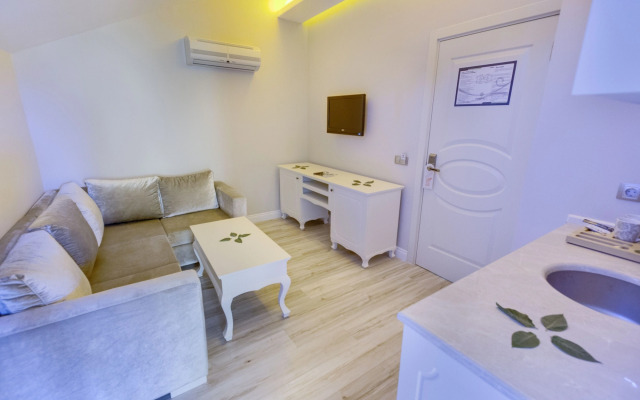 The PINEHILL Hotel & Suites