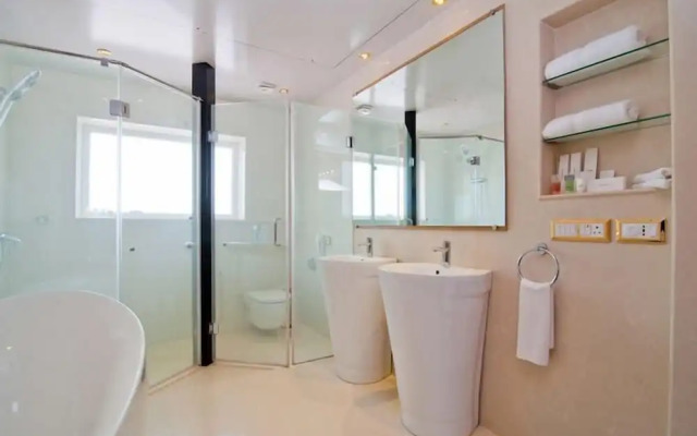 White Pearl Suites